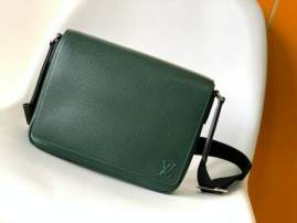 Picture of Louis Vuitton Mens Bags _SKUfw122695656fw